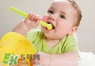 為什么不能給寶寶吃果凍？寶寶千萬不能吃的5種危險食物