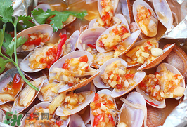 花甲能和白酒一起吃嗎？花甲和白酒在一起會食物中毒嗎？