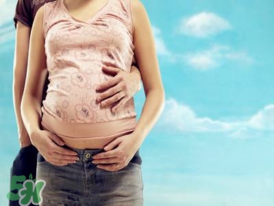 孕婦摸肚子對胎兒有什么危害嗎？孕婦摸肚子的正確方法？