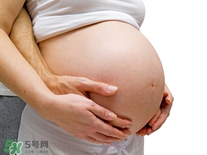 孕婦摸肚子對胎兒有什么危害嗎？孕婦摸肚子的正確方法？