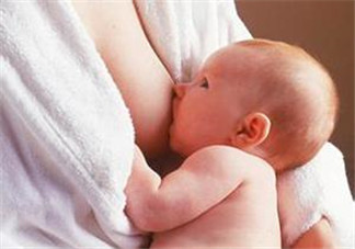 哺乳期奶水有血是什么原因？哺乳期奶水有血能喂奶嗎？