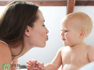 哺乳期媽媽用護膚品對寶寶有影響嗎？哺乳期能不能用護膚品？