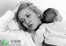 生完孩子后掉頭發是正常的嗎？產后掉發掉多少屬于正常?