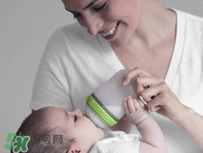Comotomo可么多么硅膠奶瓶顏色有幾種？Comotomo可么多么有幾個(gè)顏色?
