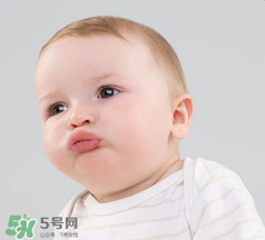 寶寶頭皮上的污垢可以摳掉嗎？寶寶頭上的頭垢該怎么處理？