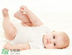 寶寶頭皮上的污垢可以摳掉嗎？寶寶頭上的頭垢該怎么處理？