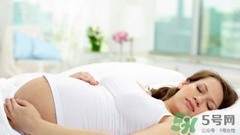 孕期什么睡姿對(duì)寶寶好？孕期怎么睡對(duì)胎兒好？