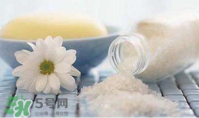 食用鹽可以洗臉嗎？用食用鹽洗臉好嗎？