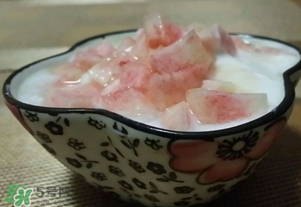 油桃和牛奶能一起吃嗎？喝完牛奶能吃油桃嗎？