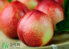 吃油桃需要削皮嗎？吃油桃剝皮吃還是不剝？