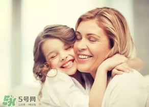 2017年母親節(jié)送什么口紅？2017年送媽媽口紅什么顏色好？