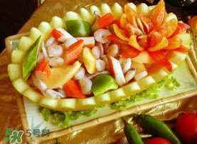 甜瓜和海鮮能一起吃嗎？吃海鮮能吃香瓜嗎？