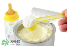 開水沖奶粉會破壞營養(yǎng)嗎？什么水溫沖奶粉好？