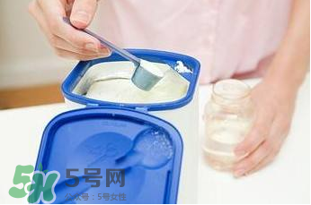 開水沖奶粉會破壞營養(yǎng)嗎？什么水溫沖奶粉好？