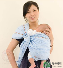 背巾適合多大的寶寶？背巾寶寶多大可以用？