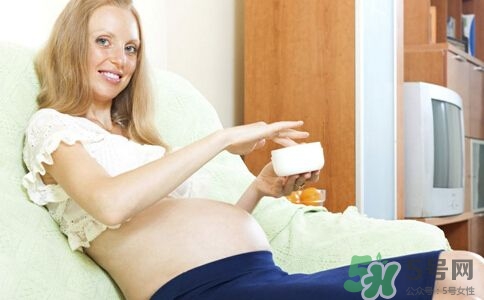 孕婦能抹護(hù)膚品嗎？孕婦能化妝嗎？