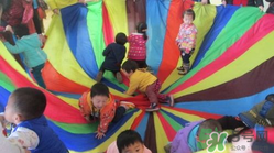 餃子在幼兒園玩的游戲叫什么？彩虹傘的捕魚游戲怎么玩？