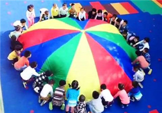 餃子在幼兒園玩的游戲叫什么？彩虹傘的捕魚游戲怎么玩？