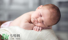 夏天寶寶可以穿開襠褲嗎？寶寶穿開襠褲有什么危害嗎？