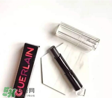 嬌蘭小黑裙007顯色嗎？嬌蘭小黑裙007適合唇色淺的嗎？