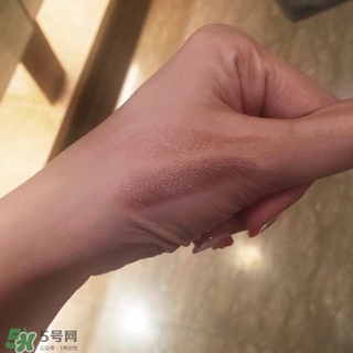 嬌蘭小黑裙007值得入嗎？嬌蘭小黑裙007唇膏口紅怎么樣？