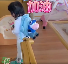 餃子的奶牛背包是什么牌子？寶寶背包應該怎么挑選？