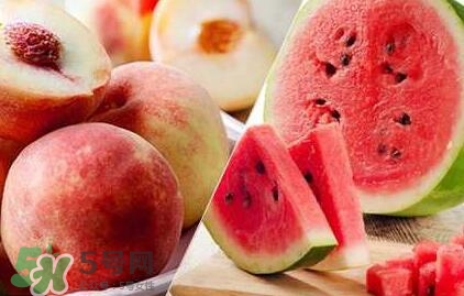 桃子和西瓜一起吃會中毒嗎？桃子和西瓜能一起吃嗎？