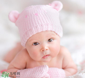 寶寶中暑的癥狀是什么？寶寶夏天如何判斷是否中暑？
