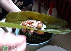 包粽子是生米還是熟米？包粽子的米是煮的還是生的？
