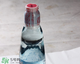 波子汽水彈珠怎么拿出來？怎么把波子汽水的彈珠拿出來？