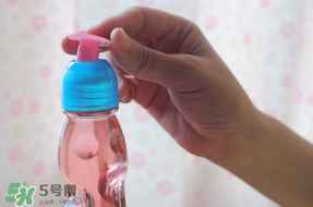 彈珠汽水怎么開？彈珠汽水怎么開不會噴？