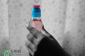 彈珠汽水怎么開？彈珠汽水怎么開不會噴？