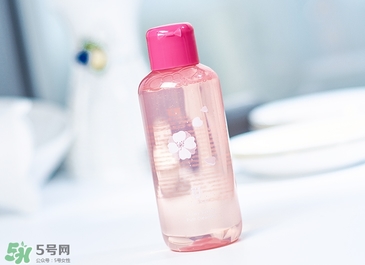 ?ukiss悠珂思和大創(chuàng)粉撲清洗劑哪個(gè)好？悠珂思和大創(chuàng)清洗劑對(duì)比