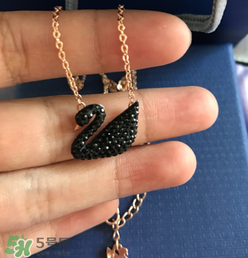 施華洛世奇黑天鵝是什么材質？施華洛世奇黑天鵝是水晶嗎？