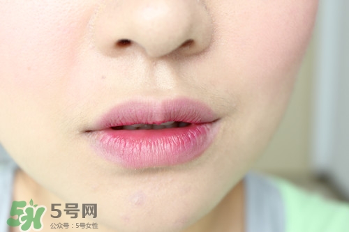 染唇液怎么用？染唇液使用方法
