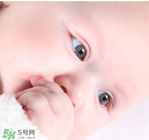 嬰兒視力發育過程圖 嬰兒視力發育如何促進