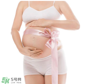 順產幾天后能洗澡？夏天順產多少天后能洗澡？