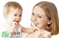寶寶換牙可以吃糖嗎？小孩換牙期間能不能吃糖？