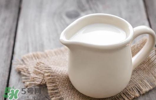 胃脹氣可以喝牛奶嗎？胃脹氣喝牛奶會怎樣？