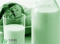胃脹氣可以喝牛奶嗎？胃脹氣喝牛奶會(huì)怎樣？