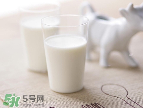 胃脹氣可以喝牛奶嗎？胃脹氣喝牛奶會(huì)怎樣？
