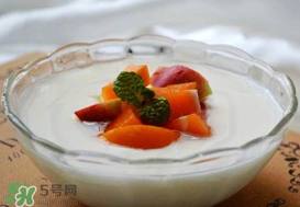 油桃和酸奶能一起吃嗎？油桃能和酸奶一起吃嗎？