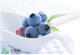 藍(lán)莓和牛奶可以一起吃嗎？吃完藍(lán)莓可以喝牛奶嗎？