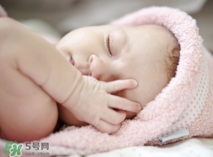 夏季怎么預防寶寶著涼？怎么預防寶寶涼著肚子？