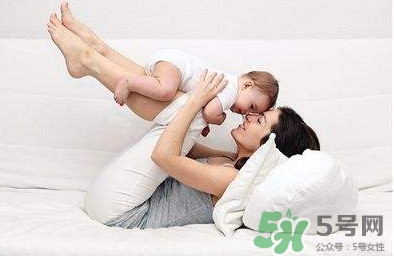 母乳喂養要喂水嗎？純母乳喂養要不要喂水？