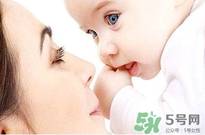 寶寶母乳喂養多久最好？母乳要喂多長時間最好