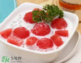 西瓜汁可以加牛奶嗎？西瓜汁和牛奶可以一起喝嗎？