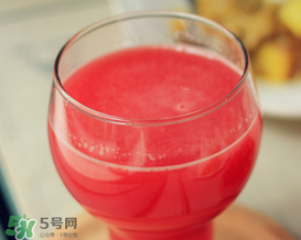 西瓜汁為什么會分層？西瓜汁分層還能喝嗎？