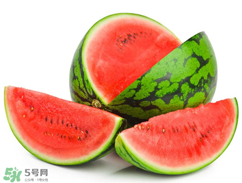 催熟的西瓜能吃嗎？催熟的西瓜吃了會怎樣？
