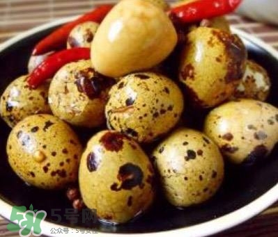 鵪鶉蛋能和胡蘿卜一起吃嗎？鵪鶉蛋能放多久？